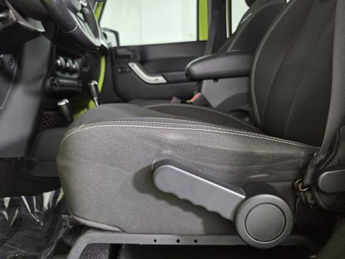 Certified 2016 Jeep Wrangler Unlimited Rubicon w/ Connectivity Group image 25