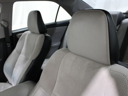 Used 2015 Toyota Camry XSE w/ Advanced Technology Package image 4