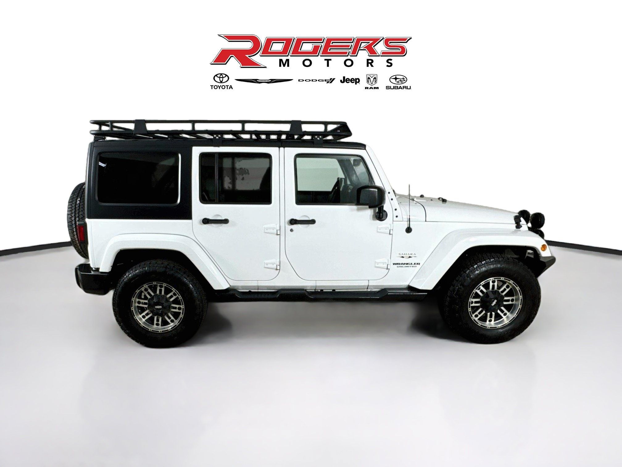Used 2016 Jeep Wrangler Unlimited Sahara w/ Dual Top Group AWD/4WD image 9