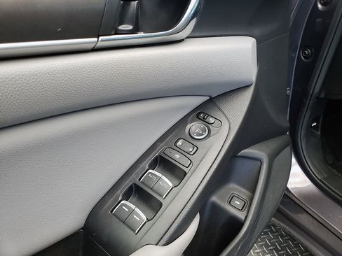 Used 2019 Honda Accord LX image 10