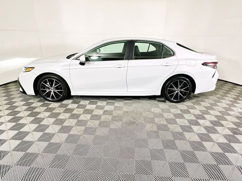 Used 2024 Toyota Camry SE w/ Convenience Package image 6
