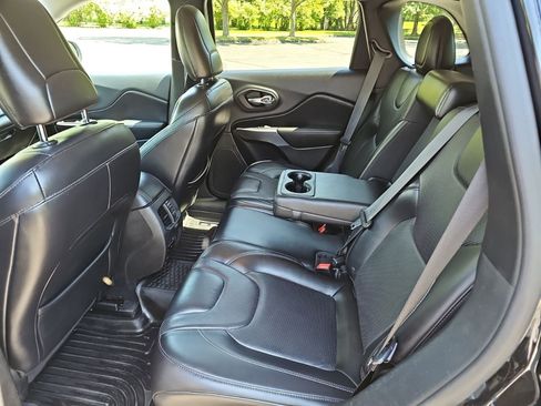 Used 2019 Jeep Cherokee Limited AWD/4WD image 18