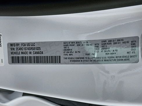 Used 2025 Chrysler Pacifica Premium FWD image 12