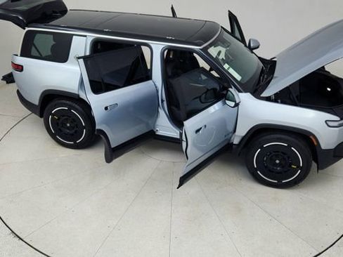 Used 2025 Rivian R1S Adventure image 88