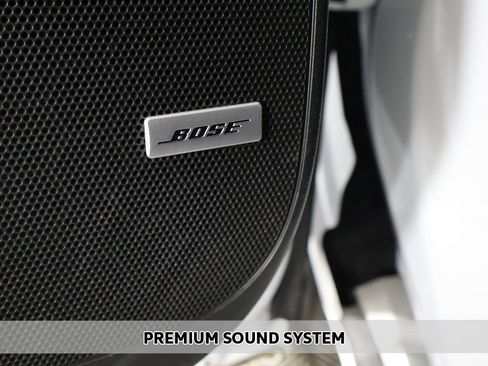 Used 2024 Buick Enclave Premium image 3