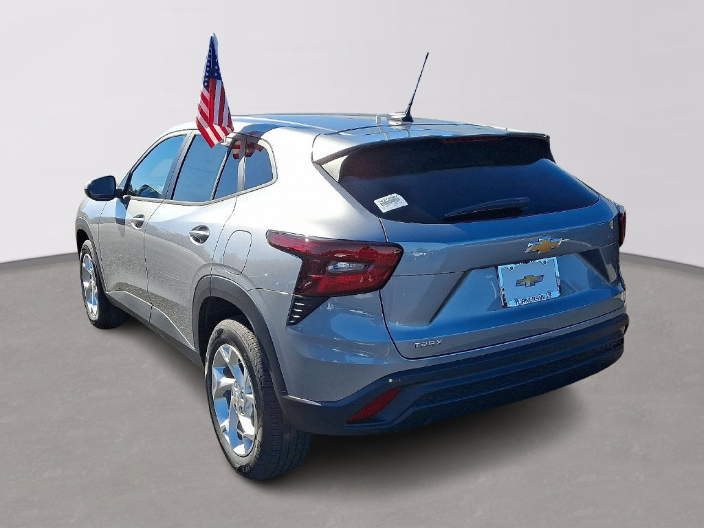 New 2026 Chevrolet Trax LS w/ LS Convenience Package FWD image 3