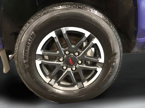 Certified 2025 Toyota Tacoma TRD Sport AWD/4WD image 9