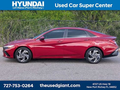 Certified 2025 Hyundai Elantra SEL FWD image 2