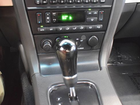 Used 2002 Ford Thunderbird Deluxe image 27