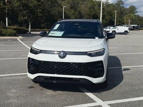 New 2026 Volkswagen Tiguan SE R-Line image 3