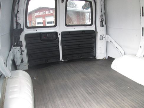 Used 2017 Chevrolet Express 2500 image 19