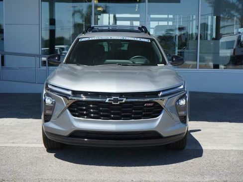 Used 2026 Chevrolet Trax RS w/ Sunroof Package FWD image 2