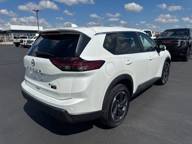 Used 2024 Nissan Rogue SV AWD/4WD image 3