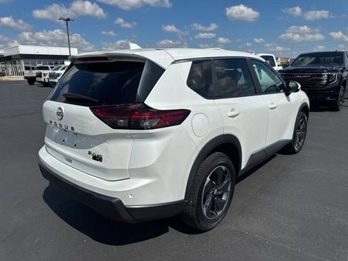 Used 2024 Nissan Rogue SV AWD/4WD image 3