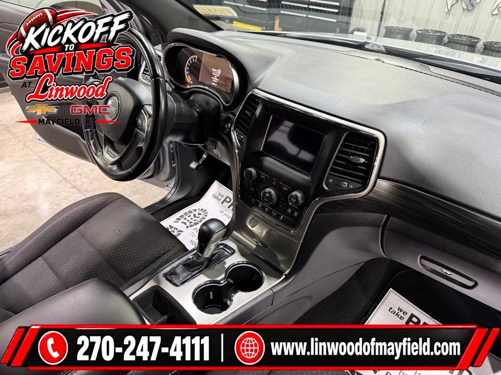 Used 2021 Jeep Grand Cherokee Laredo AWD/4WD image 28