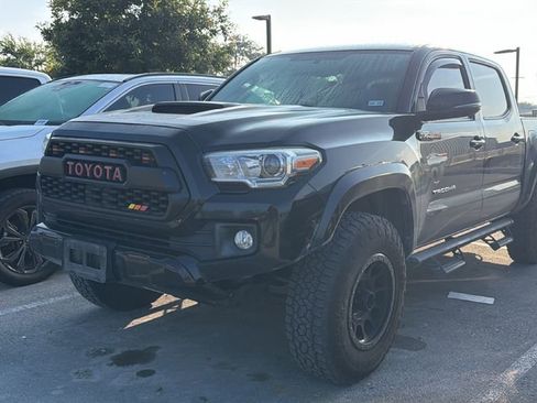 Certified 2017 Toyota Tacoma TRD Sport w/ Tow Package (A/T) AWD/4WD image 12