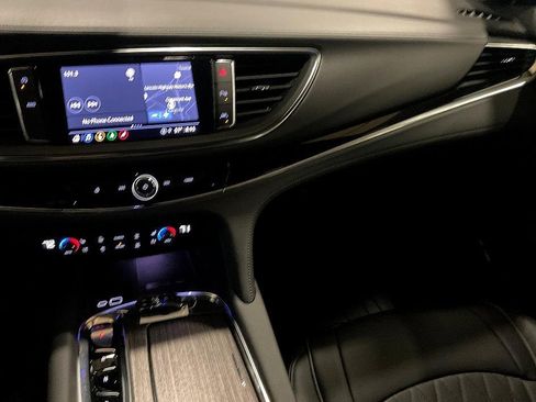 Used 2024 Buick Enclave Avenir image 4