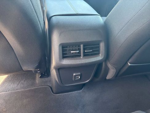 Used 2024 GMC Terrain SLE FWD image 18