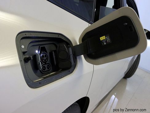 Used 2026 BMW iX xDrive45 w/ Premium Package image 10