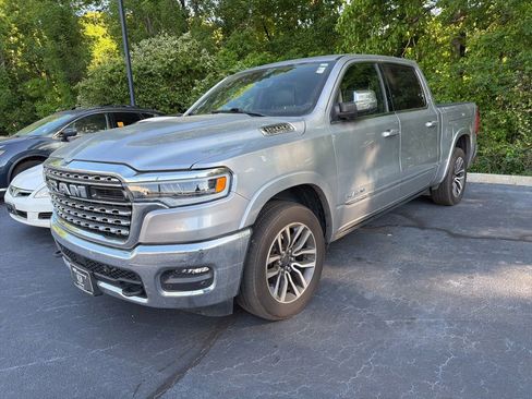 Used 2025 RAM 1500 Limited AWD/4WD image 3