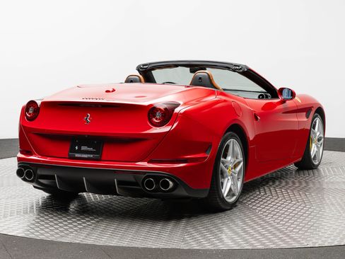 Certified 2016 Ferrari California T RWD image 7