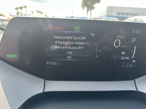 Used 2025 Toyota Prius Plug-In Hybrid FWD image 21