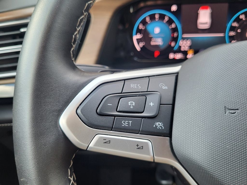 Used 2025 Volkswagen Atlas SE FWD image 19