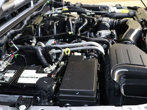 Used 2017 Jeep Wrangler Unlimited Sahara image 51