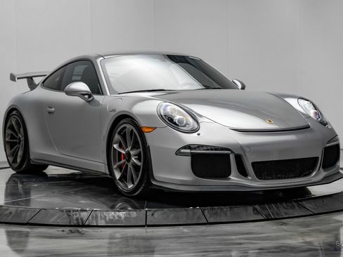 Used 2015 Porsche 911 GT3 RWD image 24