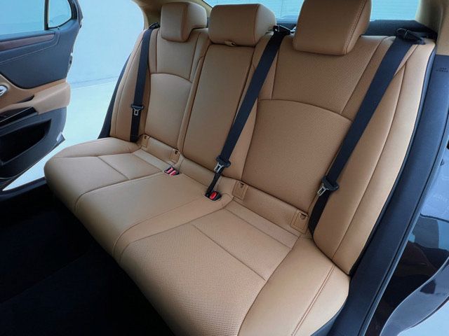 Used 2025 Lexus ES 350 w/ Premium Package FWD image 16