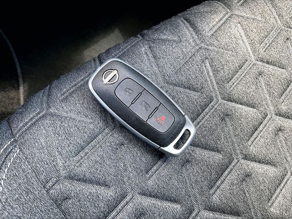 Used 2025 Nissan Kicks SV AWD/4WD image 28