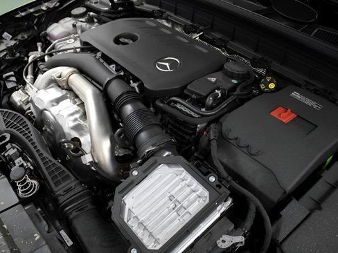 Used 2024 Mercedes-Benz GLB 250 4MATIC image 34