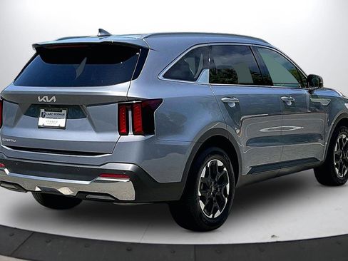 Used 2024 Kia Sorento S FWD image 9