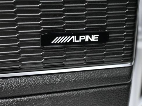 Used 2023 Jeep Grand Cherokee Overland AWD/4WD image 6