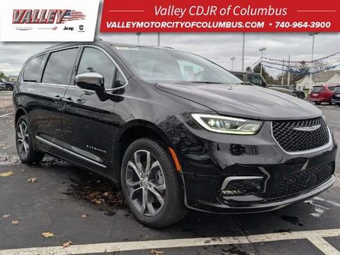 New 2026 Chrysler Pacifica Pinnacle AWD/4WD image 1