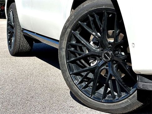 Used 2025 Ford Expedition Platinum w/ Driver's Package image 2