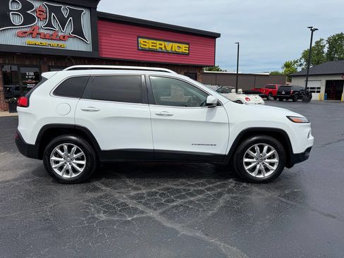 Used 2015 Jeep Cherokee Limited w/ Trailer Tow Group AWD/4WD image 8