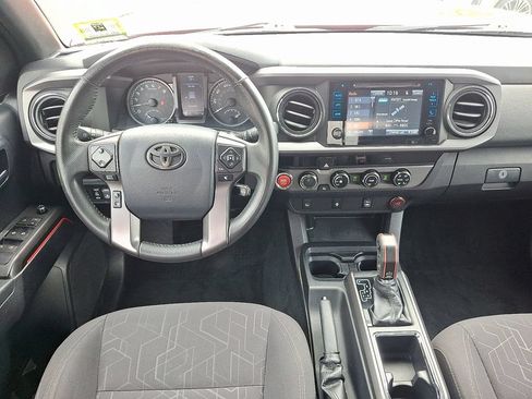 Used 2017 Toyota Tacoma TRD Sport w/ Tow Package (A/T) AWD/4WD image 12