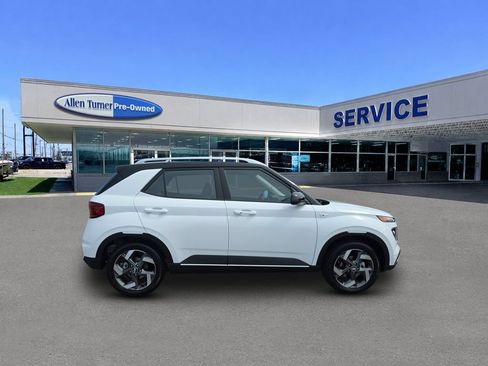 Certified 2026 Hyundai Venue SEL FWD image 9