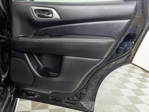 Used 2020 Nissan Pathfinder SV image 42