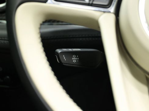 Used 2019 Bentley Bentayga image 26