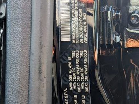 Used 2017 Jeep Renegade Latitude image 23