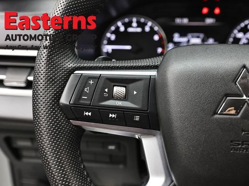 Used 2025 Mitsubishi Outlander SE AWD/4WD image 15