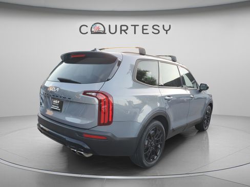 Certified 2022 Kia Telluride SX w/ SX Prestige Package AWD/4WD image 3