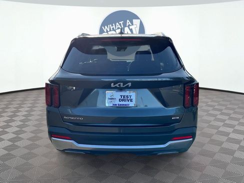 Certified 2025 Kia Sorento EX w/ EX Panoramic Sunroof Package image 6
