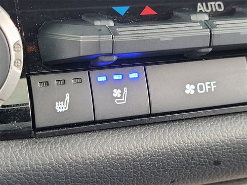 Used 2025 Toyota Tundra Limited image 21