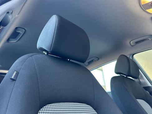 Used 2023 Hyundai Kona SE image 18