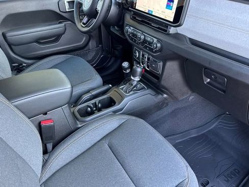 New 2025 Jeep Gladiator Sport image 15