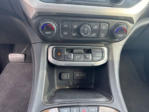 Used 2020 GMC Acadia SLE w/ Driver Convenience Package image 29