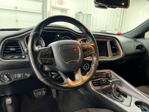 Used 2019 Dodge Challenger R/T RWD image 10